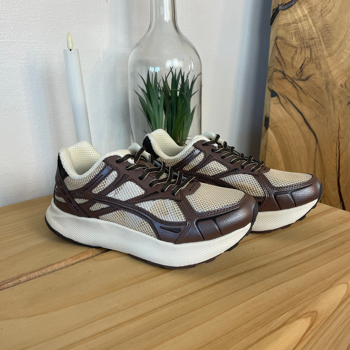 Woden Freja Runner – brun sneaker med lett rullesåle