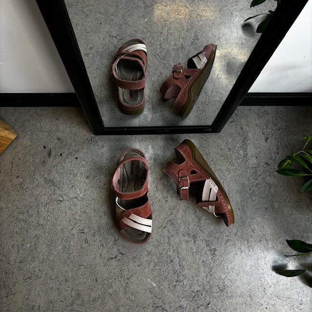 Elegant rosa sandal med svangstøtte - OBS 2. sortering