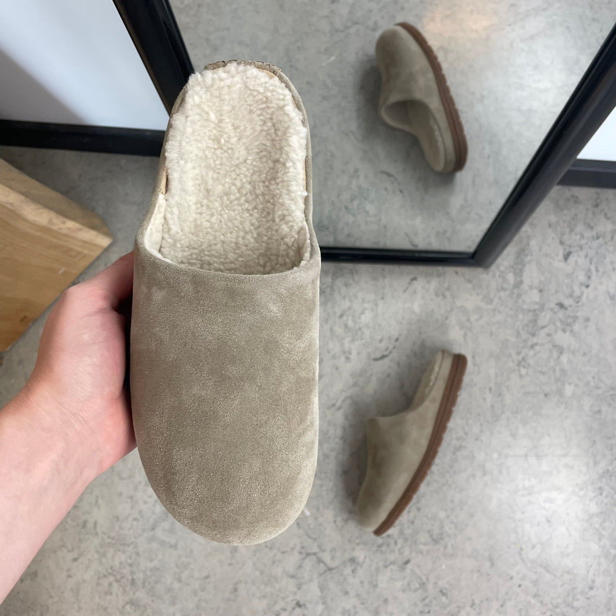 WODEN Silvi Warm - Varm beige hjemmesko med svangstøtte og myk komfort