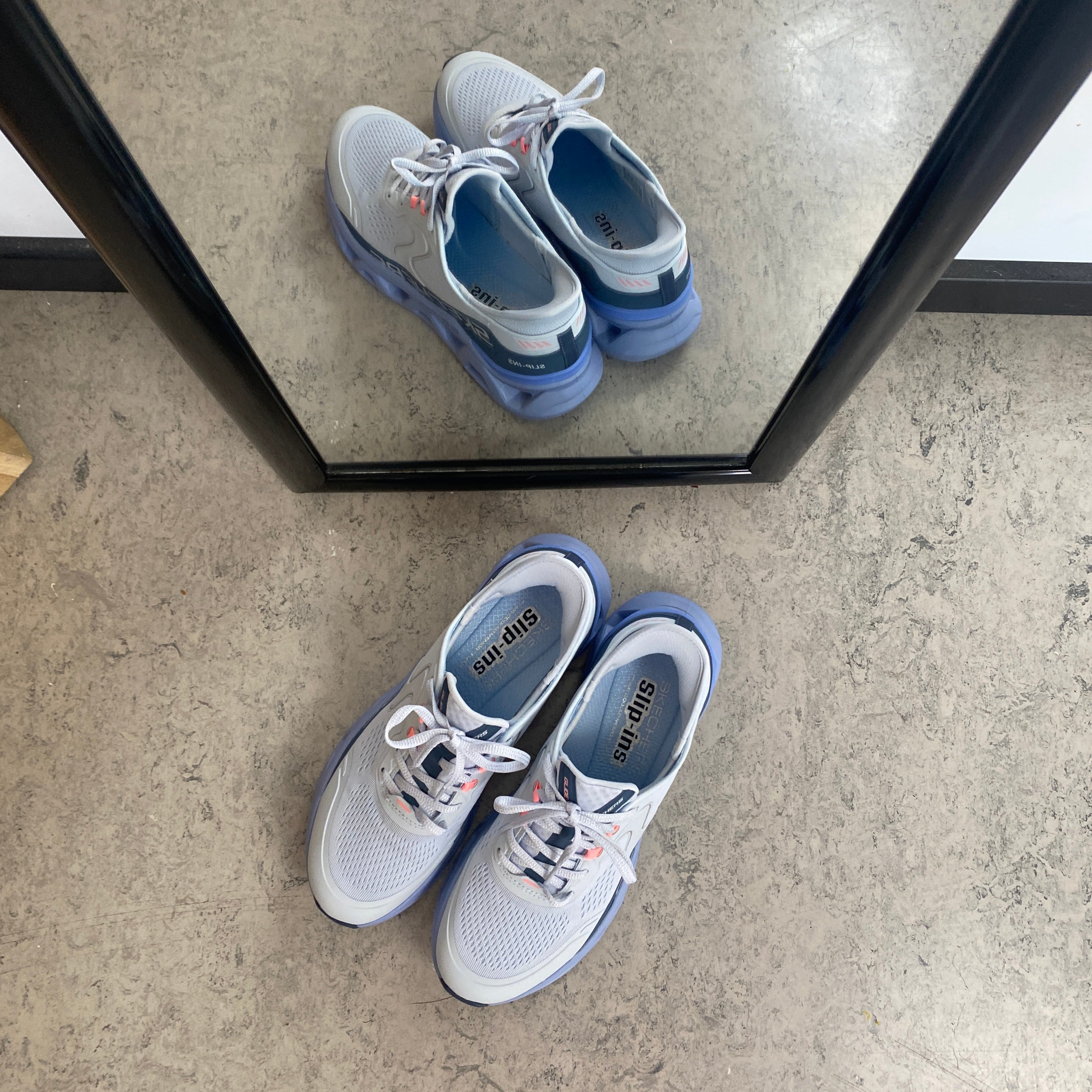 Skechers Glide-Step Aldus i lys blå – slip-on sneaker med svangstøtte og støtdemping