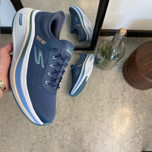 Blå slip-ins fra Skechers med elastisk snøring