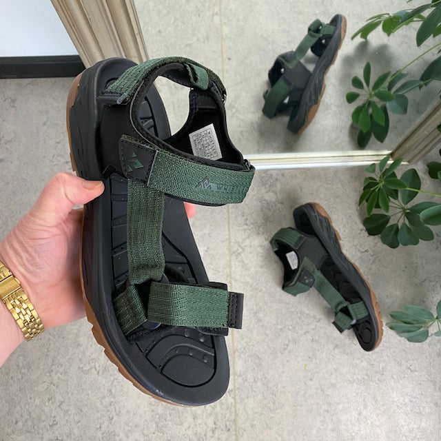 Grønn sporty sandal fra Whistler med tre justerbare remmer