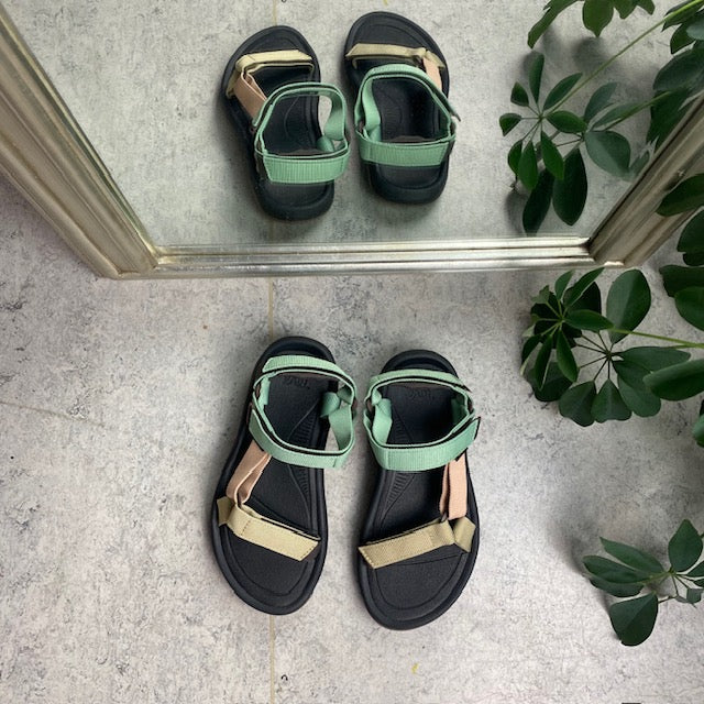 Teva flerfarget sandal med 3 justerbare remmer