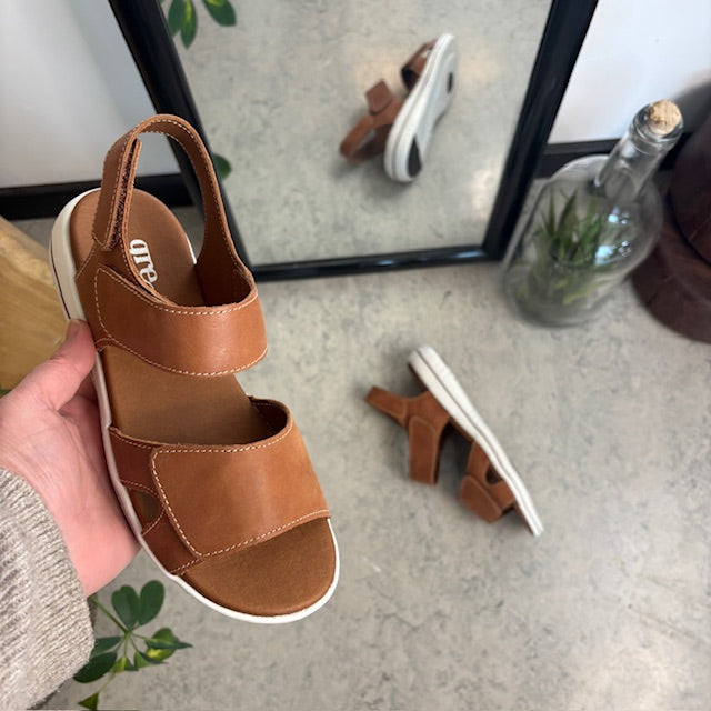 Brun skinnsandal fra Green Comfort