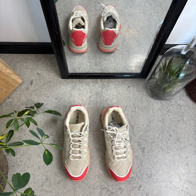 Beige sko med pustende overdel og fine detaljer