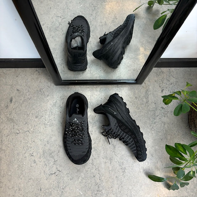 Mørkegrå slip-on-sko fra Whistler med bred passform