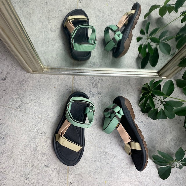 Teva flerfarget sandal med 3 justerbare remmer