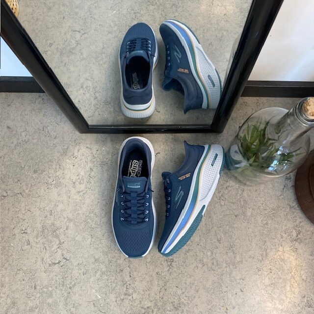 Blå slip-ins fra Skechers med elastisk snøring