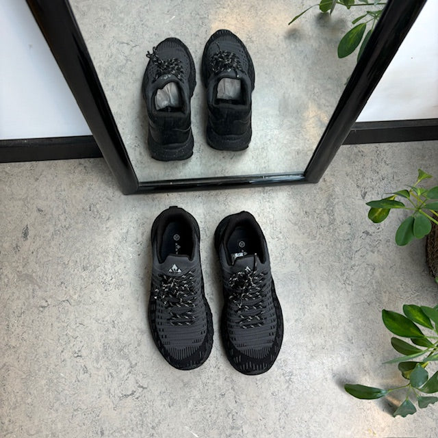 Mørkegrå slip-on-sko fra Whistler med bred passform