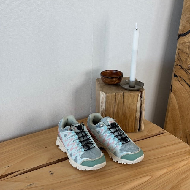 Fleksible blå sneakers med elastisk snøring