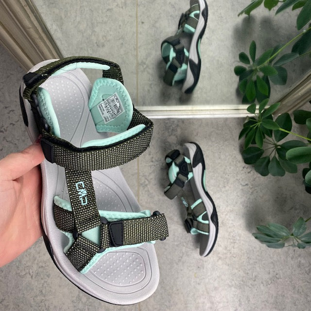 Turkis sportsandal fra CMP med striper og god bredde