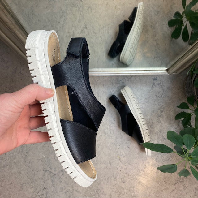 Myk svart skinnsandal fra Relaxshoe