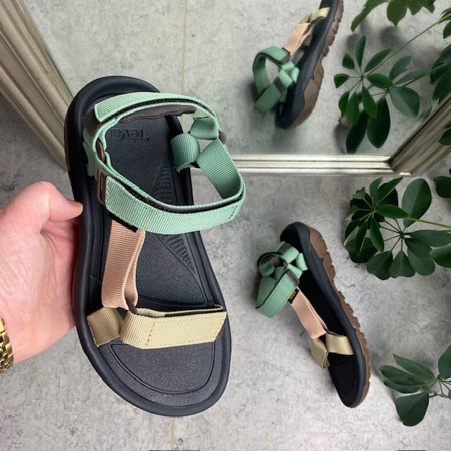 Teva flerfarget sandal med 3 justerbare remmer