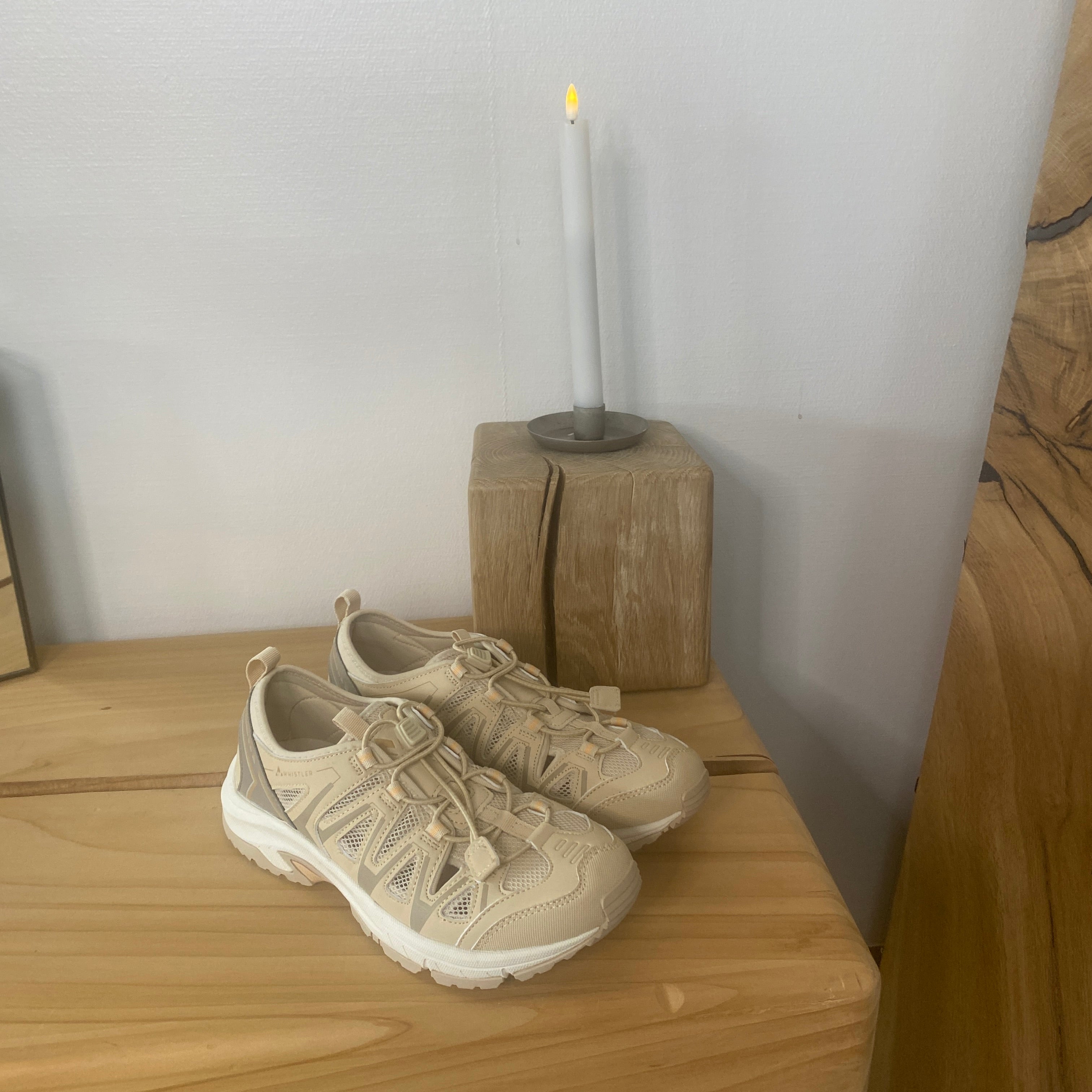 Whistler Puente W Shoe – ekstra pustende sneaker i beige med elastisk snøring
