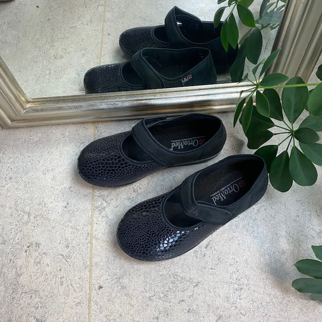 Bred ballerina med borrelås og god plass