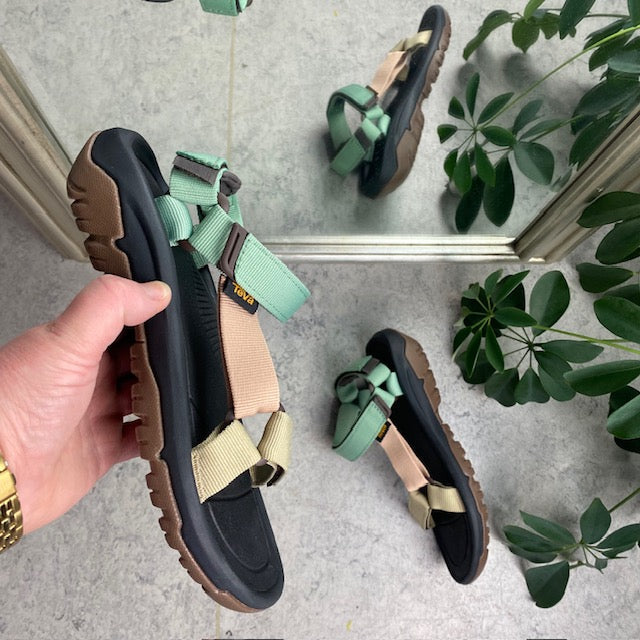Teva flerfarget sandal med 3 justerbare remmer
