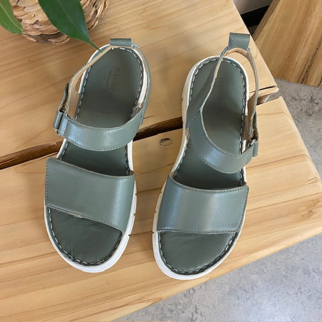 Lekker, myk og fleksibel skinnsandal i grønn fra Relaxshoe
