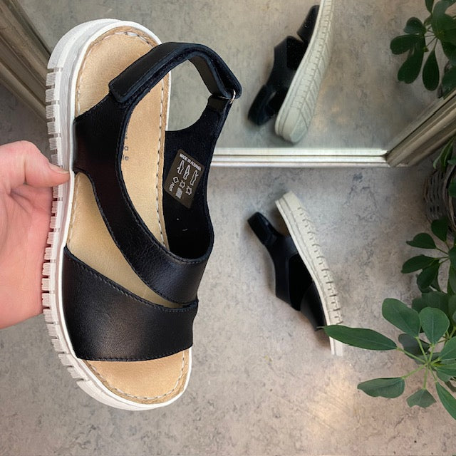 Myk svart skinnsandal fra Relaxshoe