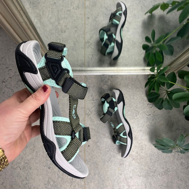 Turkis sportsandal fra CMP med striper og god bredde