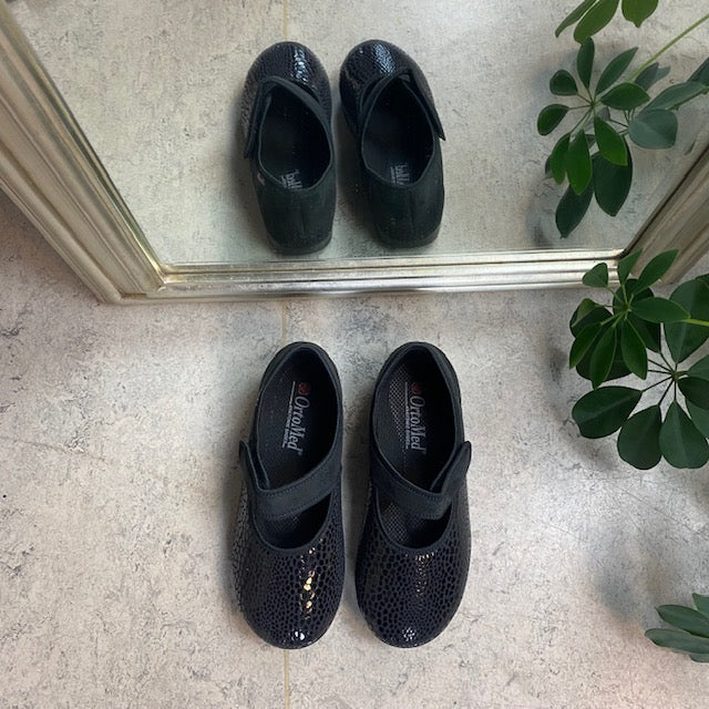 Bred ballerina med borrelås og god plass
