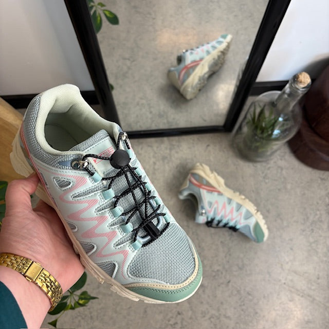 Fleksible blå sneakers med elastisk snøring