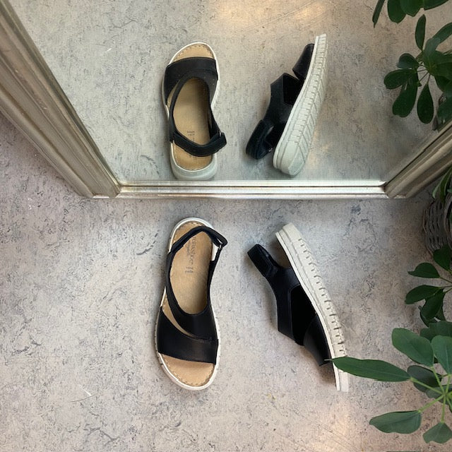 Myk svart skinnsandal fra Relaxshoe