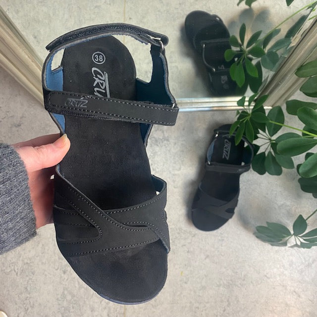 Lett sandal fra Cruz med svangstøtte