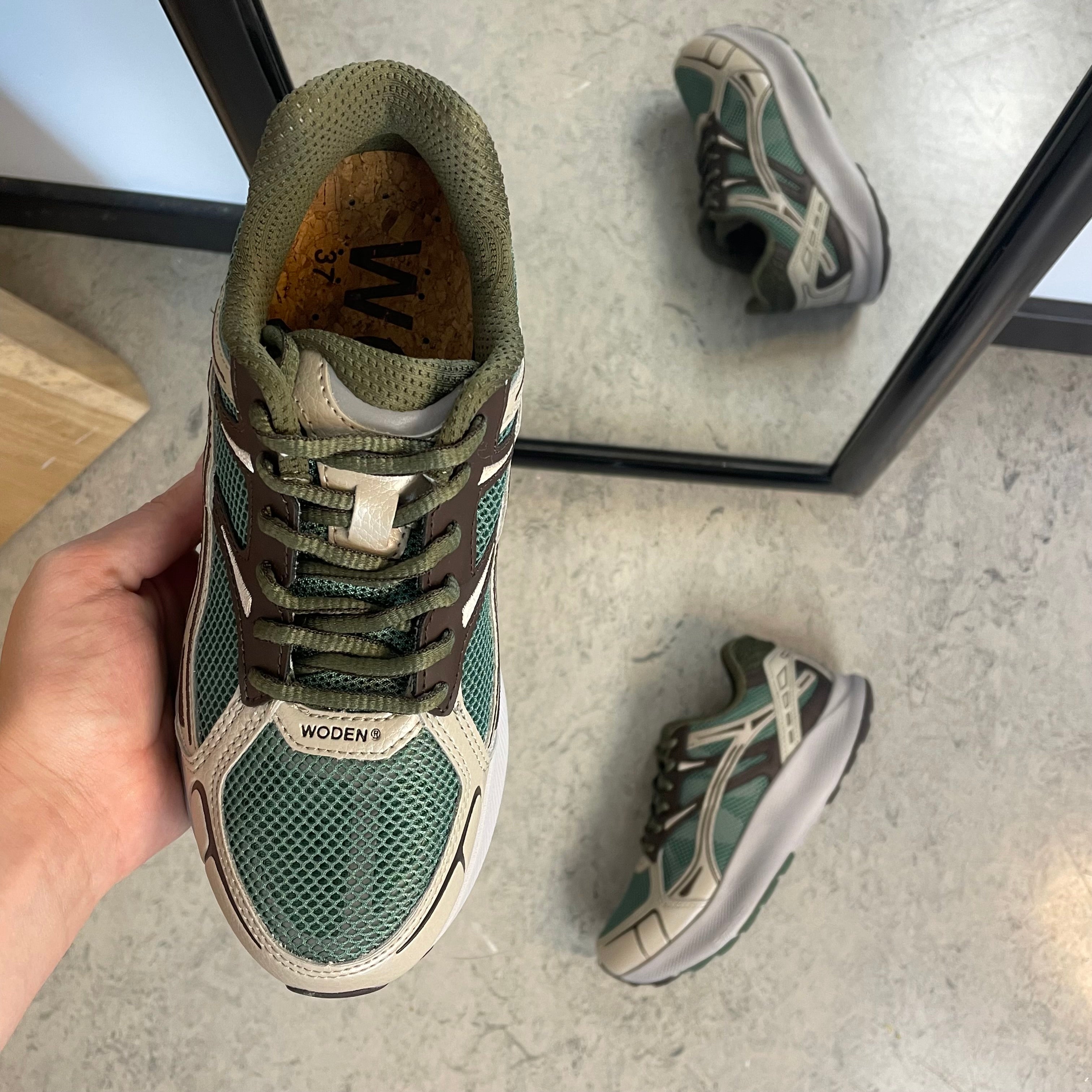 Woden Freja Runner – olivengrønn/brun sneaker med lett rullesåle