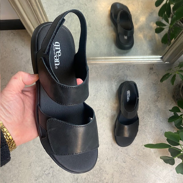 Svart skinnsandal fra Green Comfort