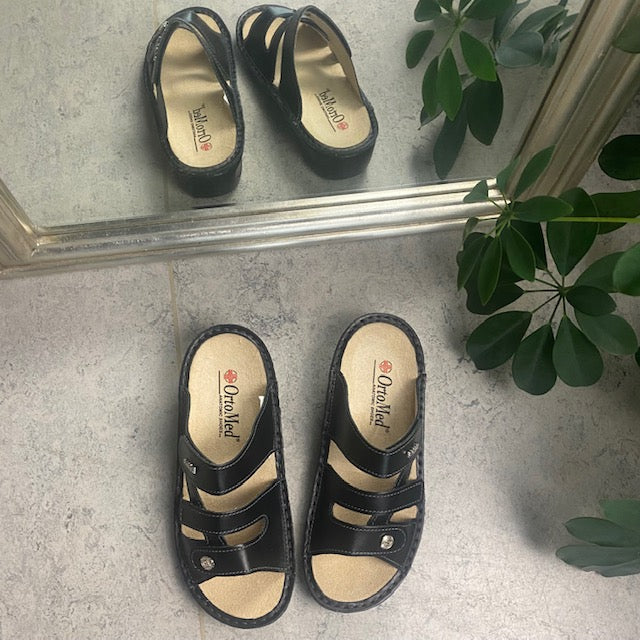 Svart skinn slip-on for knyster