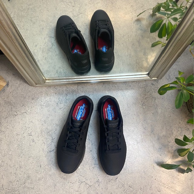 Svart sklisikker arbeidssko fra Skechers med ESD