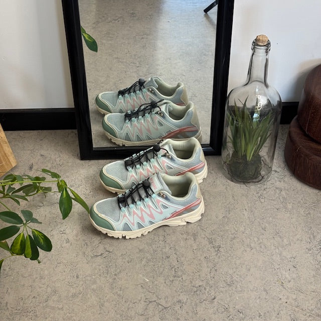 Fleksible blå sneakers med elastisk snøring