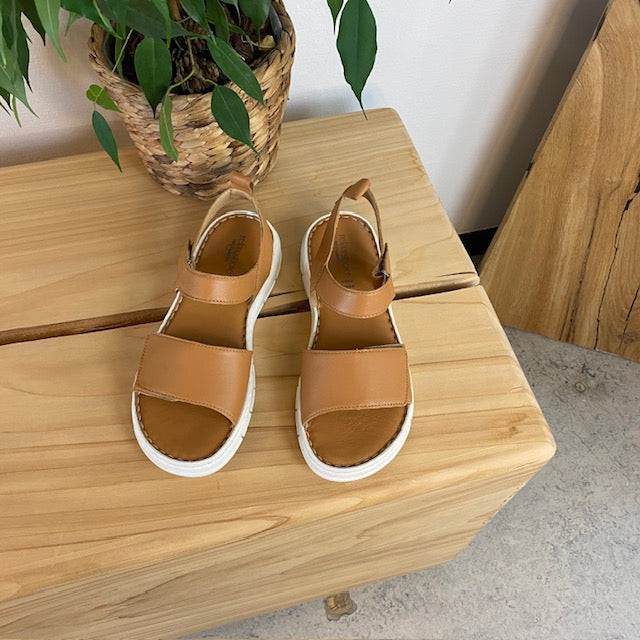Lekker, myk og fleksibel skinnsandal i brun fra Relaxshoe