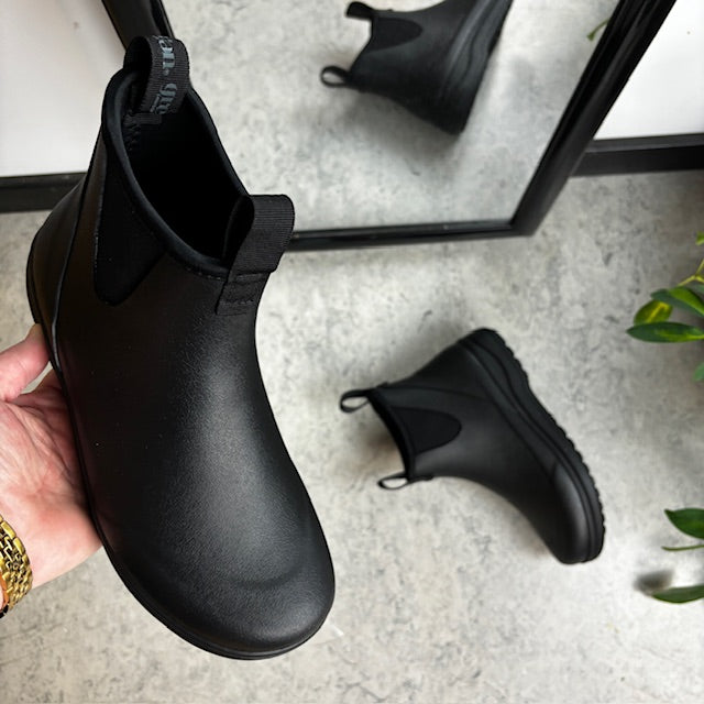 Sort luksus gummistøvel med svangstøtte fra Green Comfort
