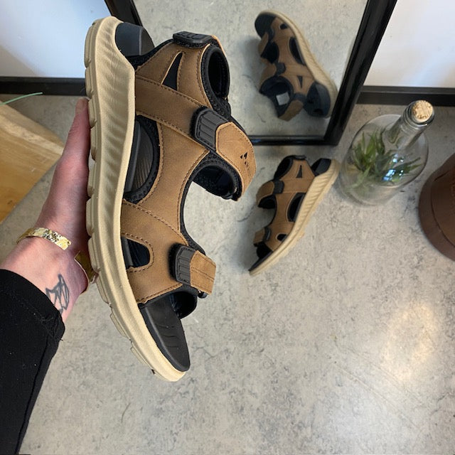 Brun tursandal til herre fra Whistler med god svangstøtte