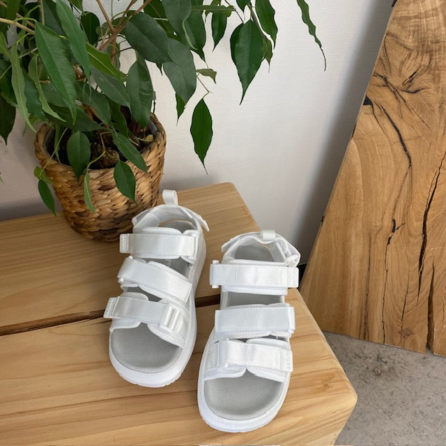 Gaitline Flow SP sandal – hvit sandal med svangstøtte & IGNITE-skum