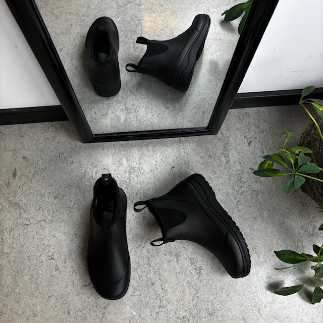 Sort luksus gummistøvel med svangstøtte fra Green Comfort