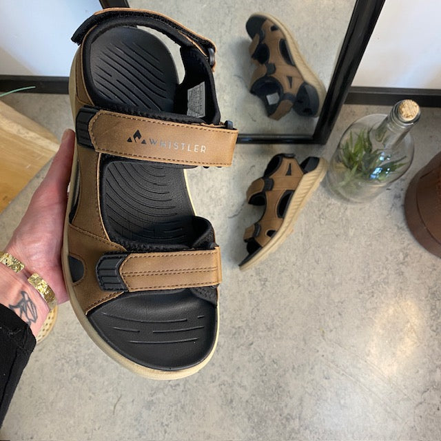 Brun tursandal til herre fra Whistler med god svangstøtte