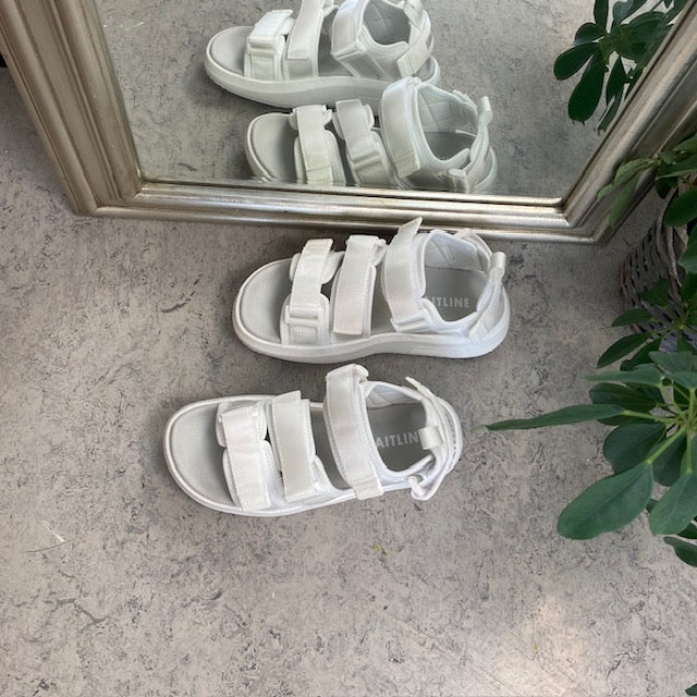 Gaitline Flow SP sandal – hvit sandal med svangstøtte & IGNITE-skum