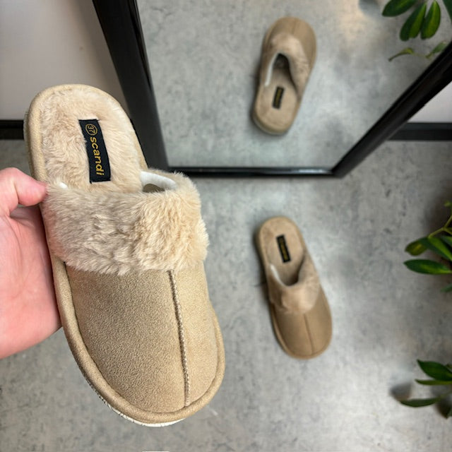 Beige tøfler med synlig pelskant