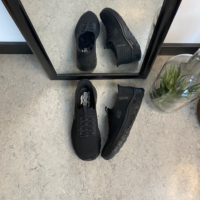 Sorte Skechers slip-ins med svangstøtte