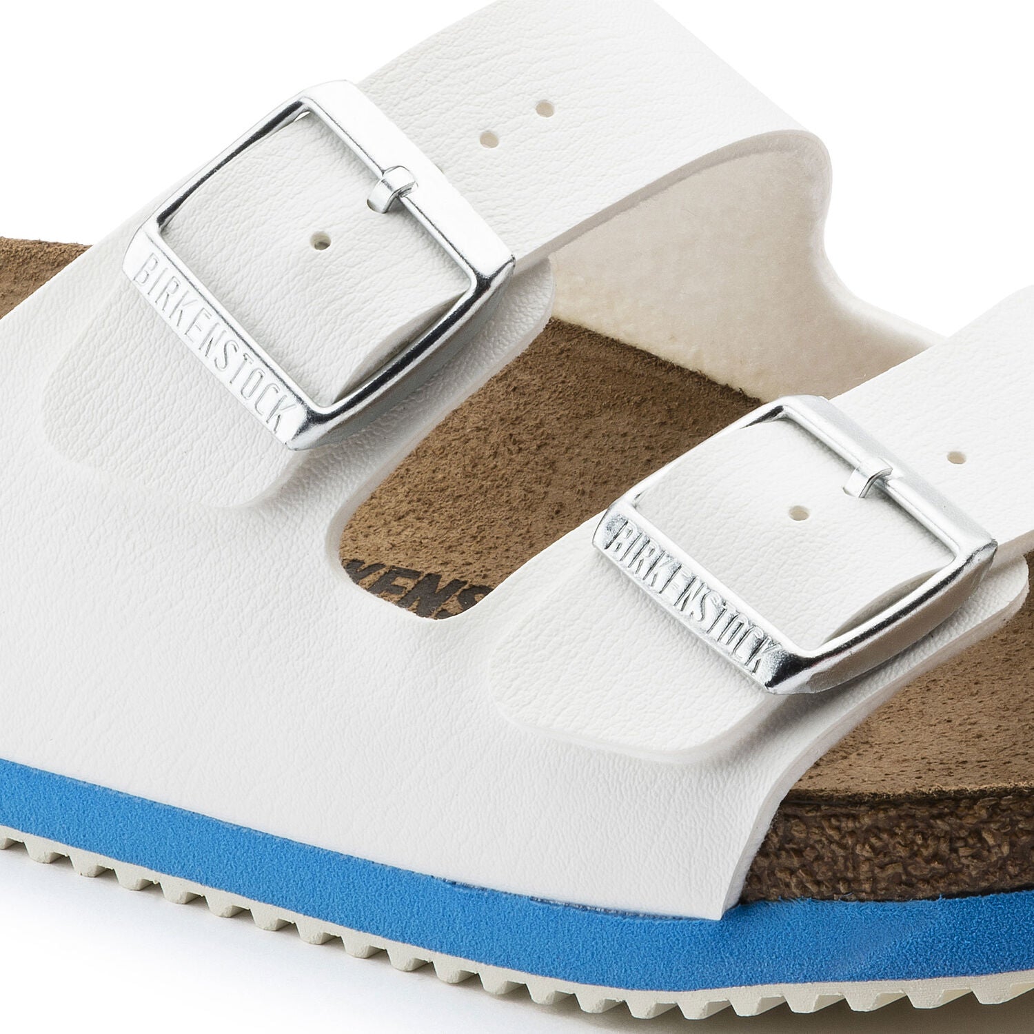Hvit Birkenstock Arizona-sandal med godkjente sklisikre såler