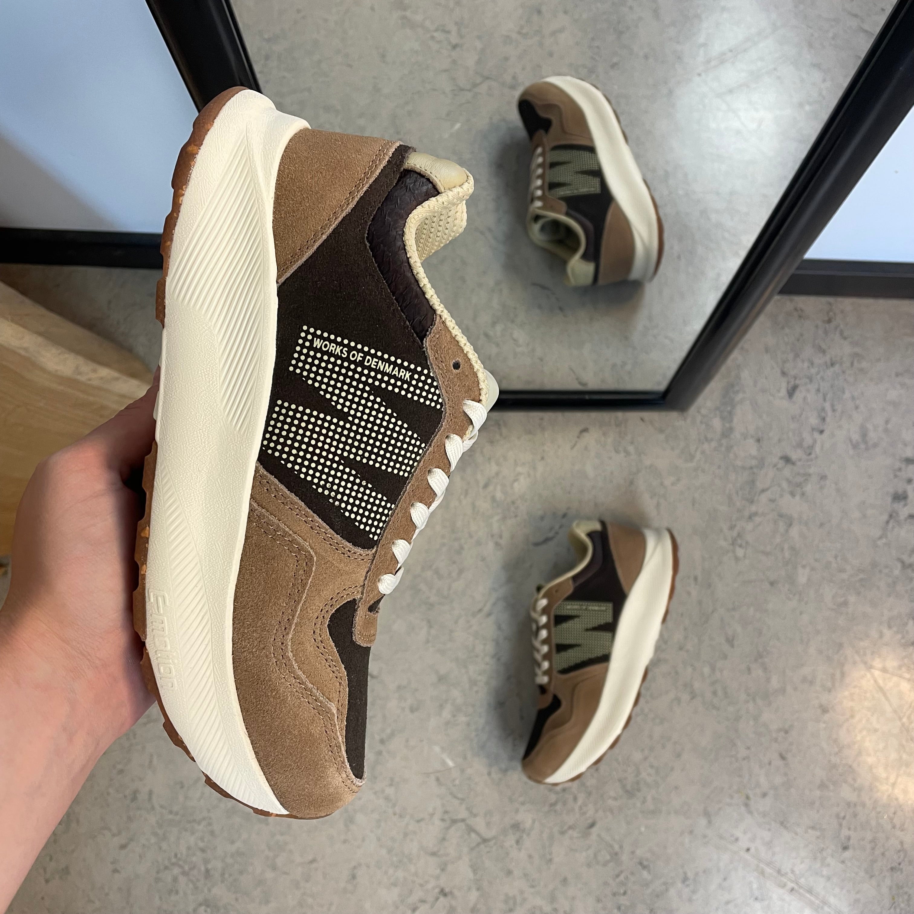 Mathilde Runner Leather – Woden-sneaker i brune nyanser med lett gangsåle