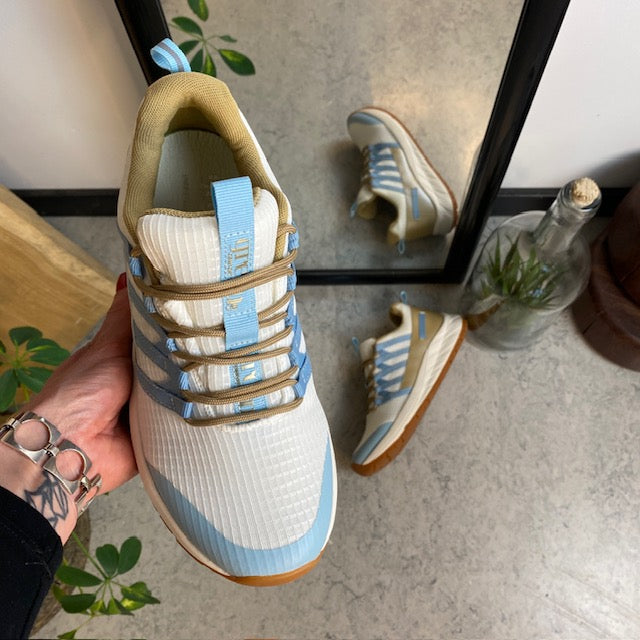 Green Comfort tursko med fast svangstøtte og vakre blå detaljer
