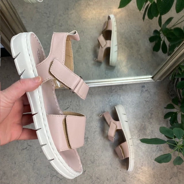 Lekker, myk og fleksibel skinnsandal i rosa fra Relaxshoe