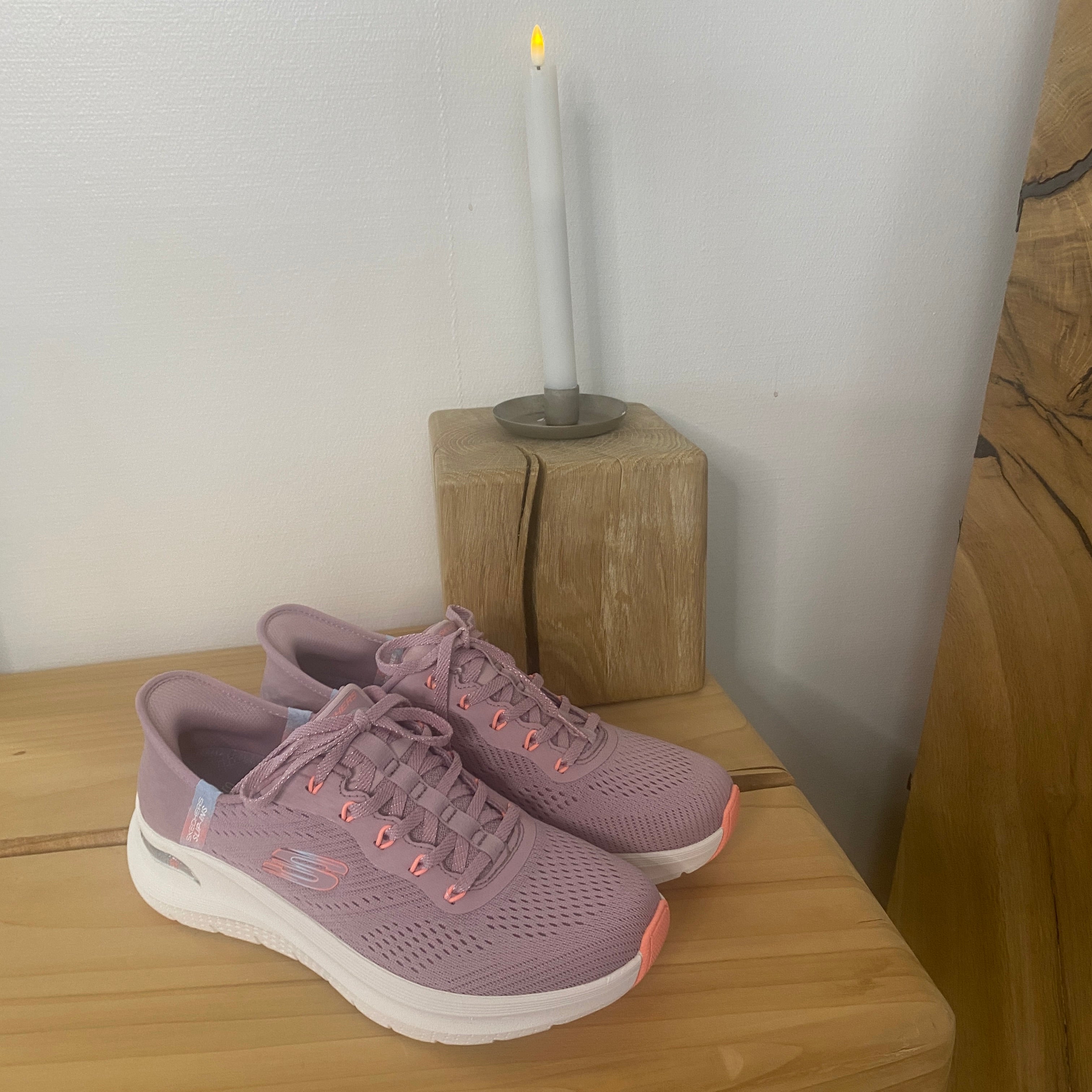 Skechers Slip-ins med Arch Fit – lavendelfarget sneaker med handsfree-komfort