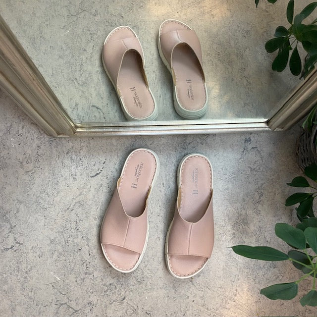 Elegant rosa slip-on i skinn fra Relaxshoe
