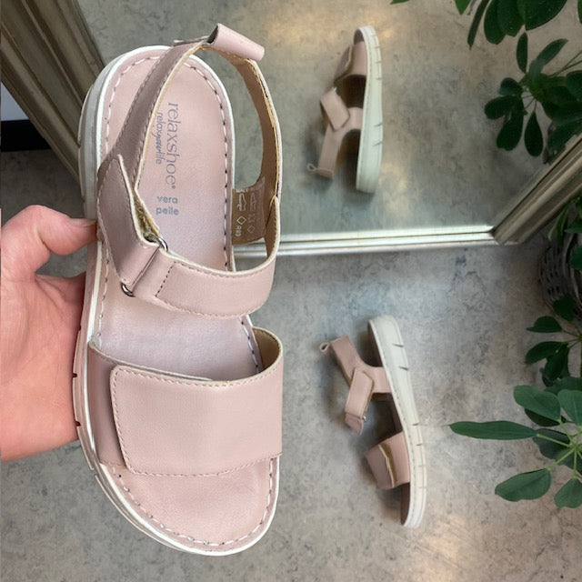 Lekker, myk og fleksibel skinnsandal i rosa fra Relaxshoe