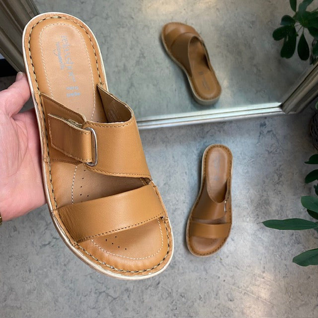 Brun skinn slip-on med justerbar rem fra Relaxshoe