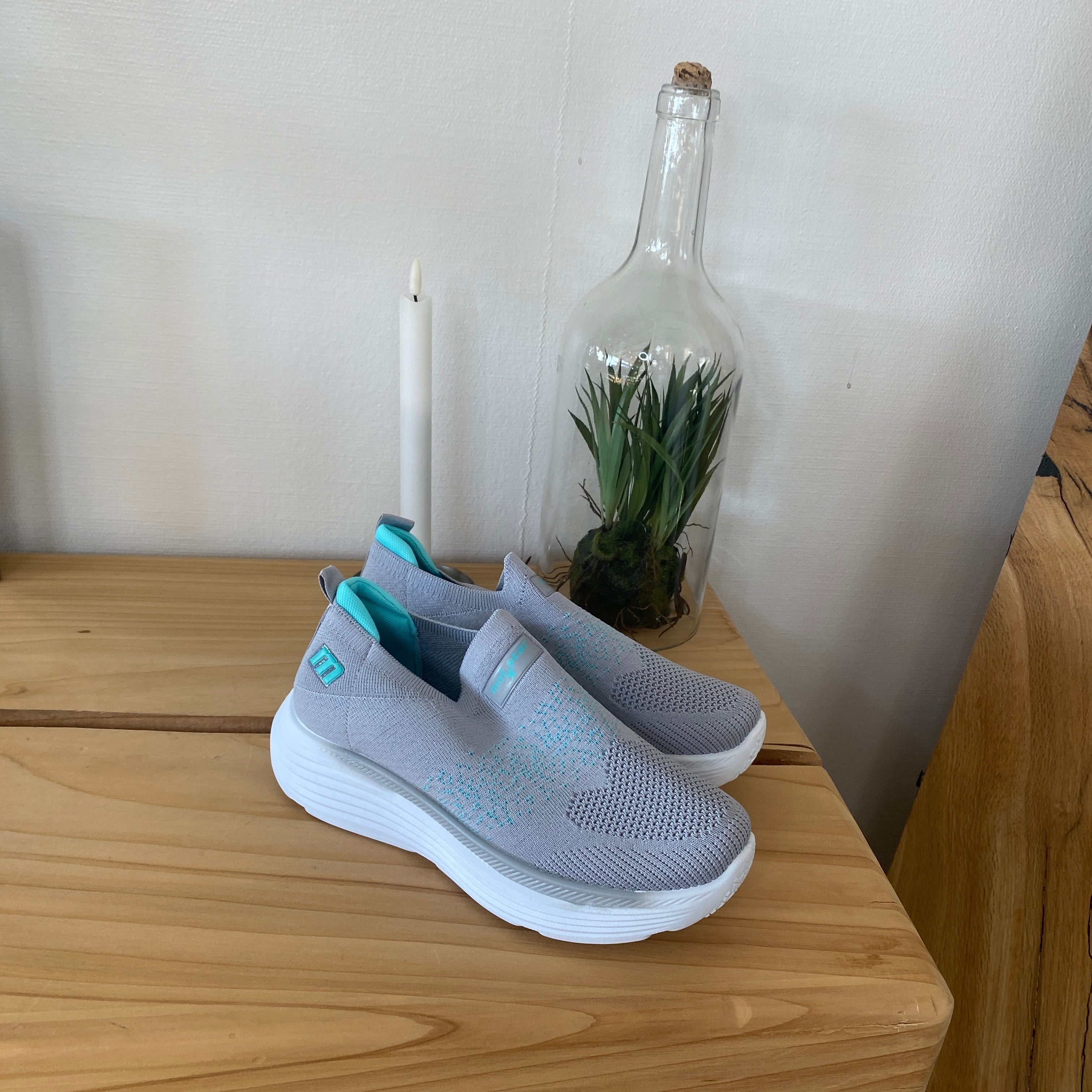 Grå slip-on komfortsneaker med støtabsorbering & pustende strikk